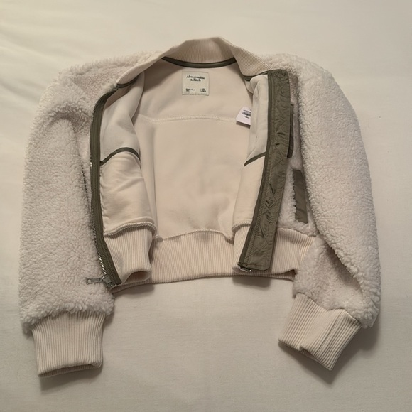 Women’s Abercrombie & Fitch Teddy Bomber Jacket - Picture 2 of 2